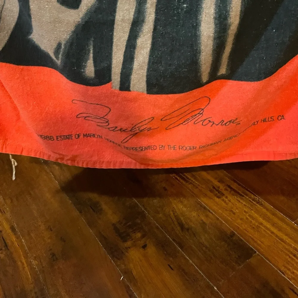 Marilyn Monroe Beach Towel - Picture 6 of 6